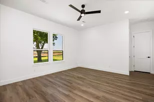 2180 Middlewood Cir, Granbury, TX 76049 - Photo 13