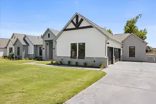 2180 Middlewood Cir, Granbury, TX 76049 - Photo 3