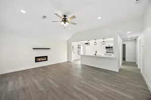 617 Forest Oaks Dr, Grand Prairie, TX 75052 - Photo 3