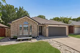617 Forest Oaks Dr, Grand Prairie, TX 75052 - Photo 1