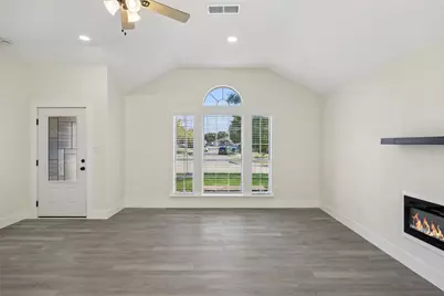 617 Forest Oaks Drive, Grand Prairie, TX 75052 - Photo 7