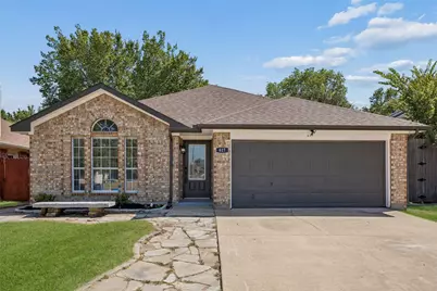617 Forest Oaks Drive, Grand Prairie, TX 75052 - Photo 1
