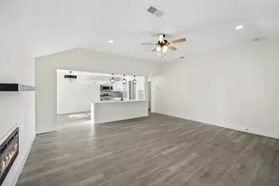 617 Forest Oaks Dr, Grand Prairie, TX 75052 - Photo 5
