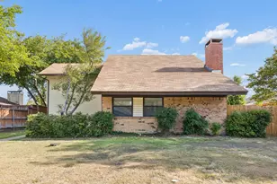 3437 Castle Rock Ln, Garland, TX 75044 - Photo 3