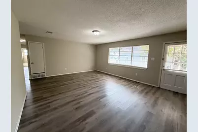 101 W Latimer Street #B, Ennis, TX 75119 - Photo 5