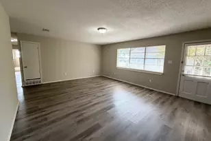 101 W Latimer St, Ennis, TX 75119 - Photo 5