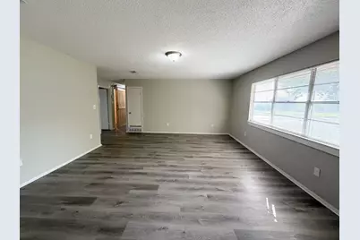 101 W Latimer Street #B, Ennis, TX 75119 - Photo 7