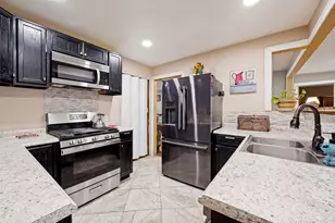 1008 E Russell Ave, Carrollton, TX 75006 - Photo 7
