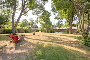 1008 E Russell Ave, Carrollton, TX 75006 - Photo 25