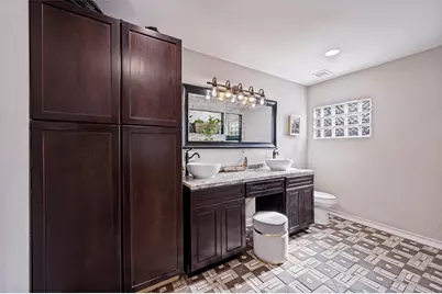 1008 E Russell Avenue, Carrollton, TX 75006 - Photo 17