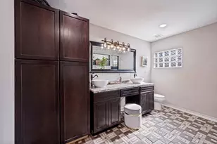 1008 E Russell Ave, Carrollton, TX 75006 - Photo 17