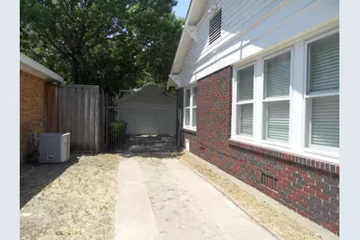 1523 Hollywood Avenue, Dallas, TX 75208 - Photo 17
