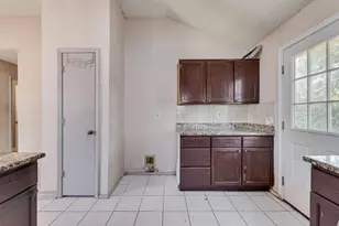 902 Ashmount Ln, Arlington, TX 76017 - Photo 11