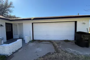 106 W Jeter St, Mabank, TX 75147 - Photo 23