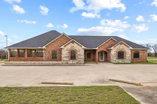401 Center Ct Dr, Bridgeport, TX 76426 - Photo 1