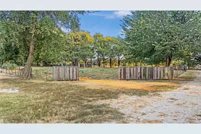697 County Road 166, Whitesboro, TX 76273 - Photo 19