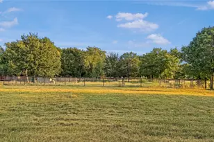 697 Co Rd 166, Whitesboro, TX 76273 - Photo 21