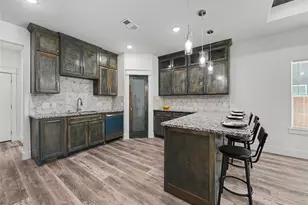 821 S Ayers Ave, Fort Worth, TX 76103 - Photo 9