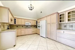 2601 Country Pl, Carrollton, TX 75006 - Photo 5