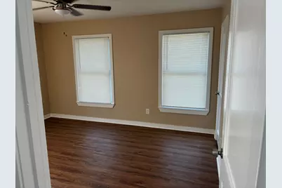 319 E Holley Street, Mesquite, TX 75149 - Photo 5