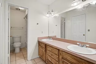 2700 Meadow Park Dr, Bedford, TX 76021 - Photo 23