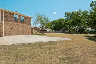 411 Bradshaw St, Cedar Hill, TX 75104 - Photo 25