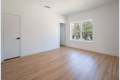 2706 Valentine Street, Dallas, TX 75215 - Photo 9