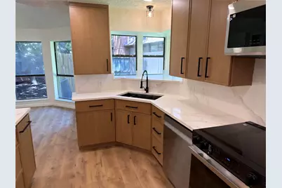 2200 Sand Creek Court, Arlington, TX 76006 - Photo 9