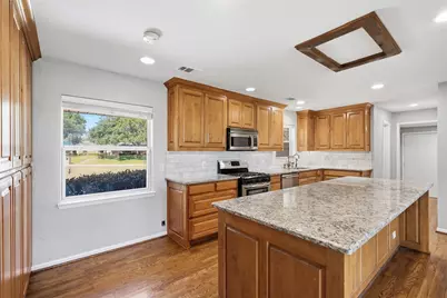 3202 S Country Club Road, Garland, TX 75043 - Photo 9