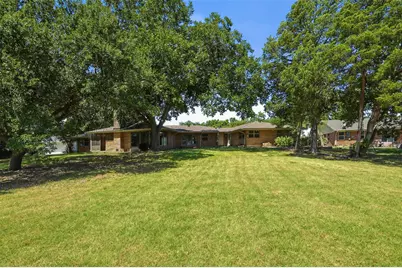 3202 S Country Club Road, Garland, TX 75043 - Photo 35