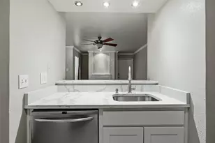3206 S Fielder Rd, Arlington, TX 76015 - Photo 9