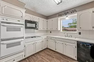 905 Meadowlark Ln, Stephenville, TX 76401 - Photo 11
