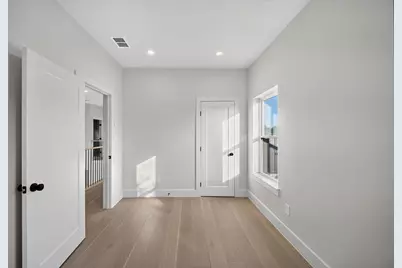 413 Graham Avenue, Dallas, TX 75223 - Photo 21