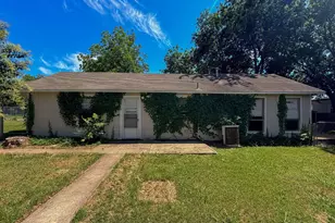 1705 N Robinson St, Cleburne, TX 76031 - Photo 3