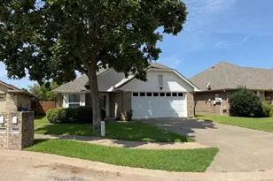 1010 Dawn Ct, Granbury, TX 76048 - Photo 1