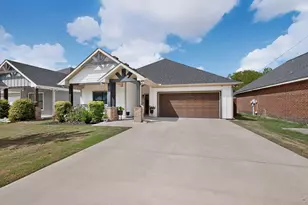 215 1/2 Aldridge St, Waxahachie, TX 75165 - Photo 1