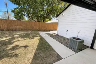 106 Raymond St, Bowie, TX 76230 - Photo 21
