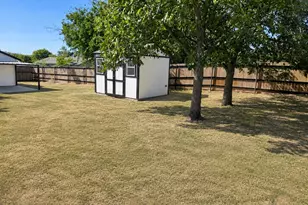 106 Raymond St, Bowie, TX 76230 - Photo 25