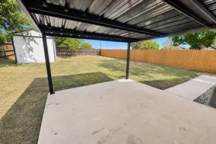 106 Raymond St, Bowie, TX 76230 - Photo 23