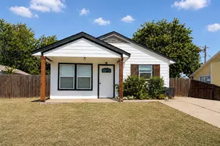 106 Raymond St, Bowie, TX 76230 - Photo 1