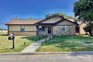 776 Ponderosa Dr, Hurst, TX 76053 - Photo 1