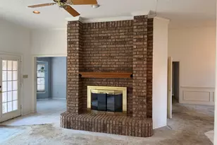 1307 Sequoia Dr, Grand Prairie, TX 75052 - Photo 5
