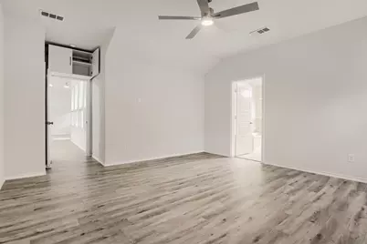 1300 Avenue C, Grand Prairie, TX 75051 - Photo 9
