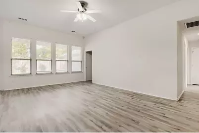 1300 Avenue C, Grand Prairie, TX 75051 - Photo 3