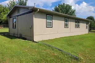 735 SW 1st, Detroit, TX 75436 - Photo 3