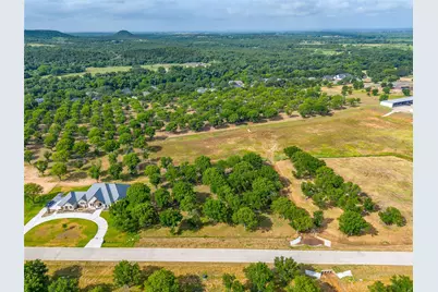 2373 E Landings S, Granbury, TX 76049 - Photo 3