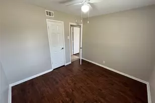 317 E Ridgewood Dr, Garland, TX 75041 - Photo 9