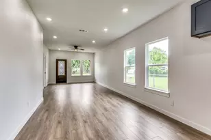 747 N Wilhite St, Cleburne, TX 76031 - Photo 5