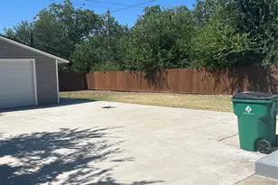 407 W Hamilton St, Olney, TX 76374 - Photo 3