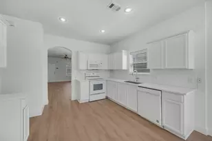 9810 Walnut Hill Dr, Providence Village, TX 76227 - Photo 7